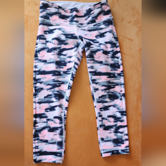 Lululemon  wunder under cropped sz 4 - Picture 2 of 2